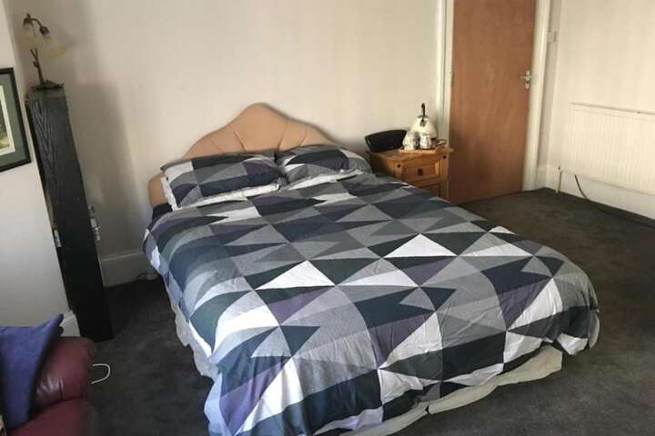 Room 7 of 32