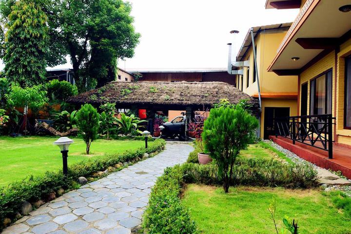 Hotel Exterior 3 of 17