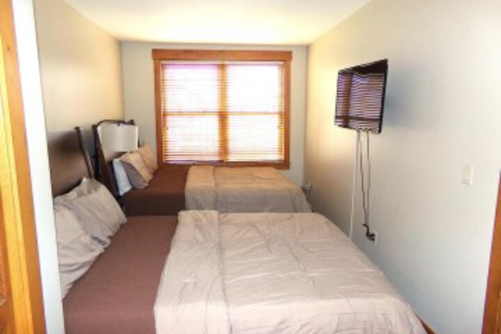 Room 13 of 77
