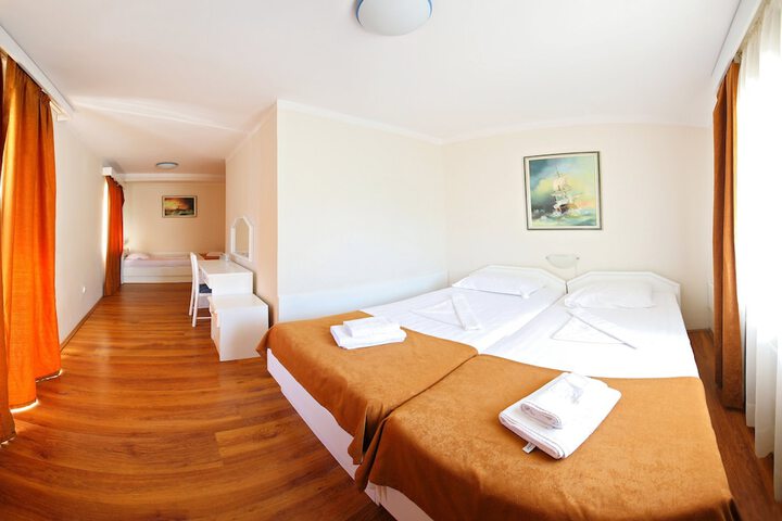 Room 4 of 74
