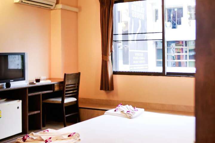 Room 9 of 35