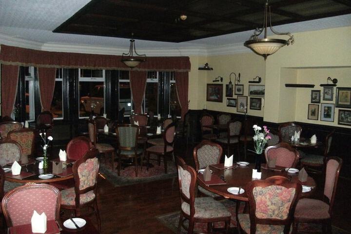 Dining 22 of 25