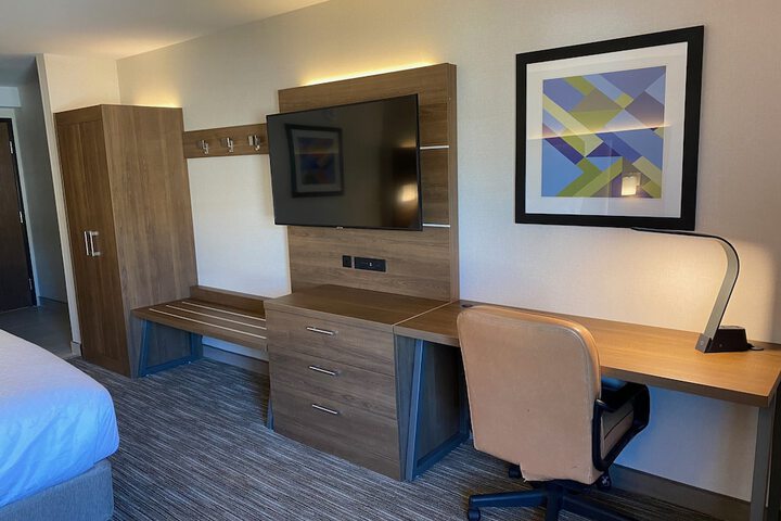 Room 28 of 60