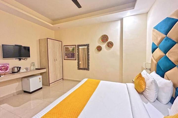 Room 3 of 32