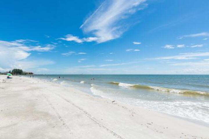 201 Sandy Shores Condos in St. Pete Beach, FL