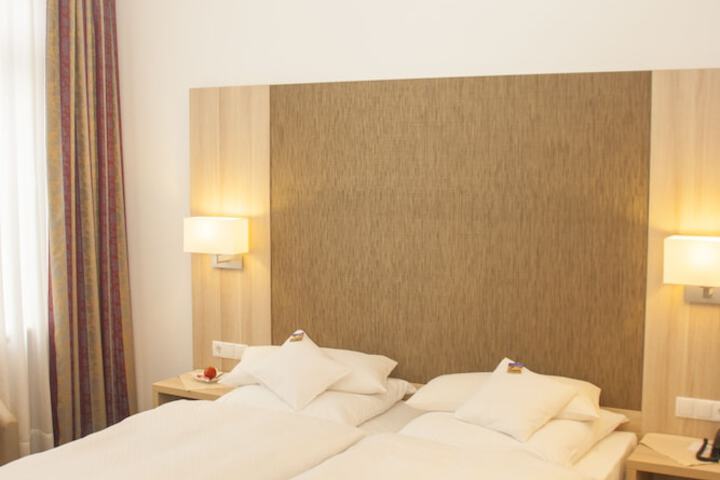 Room 5 of 38