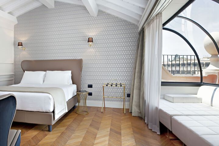 Room 33 of 65