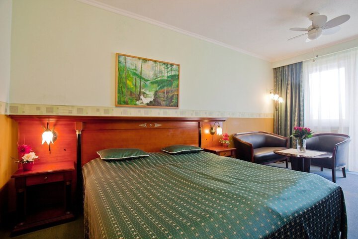 Room 10 of 84