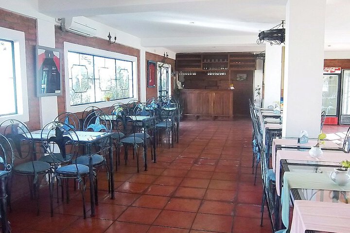 Dining 11 of 22