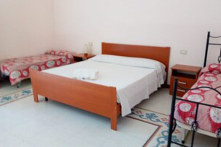Room 10 of 22