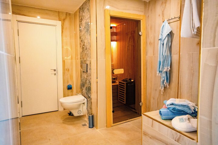 Room 18 of 34