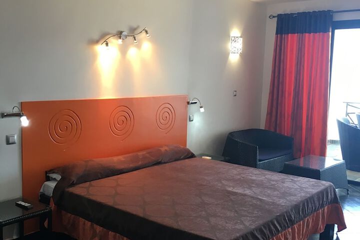 Room 9 of 90