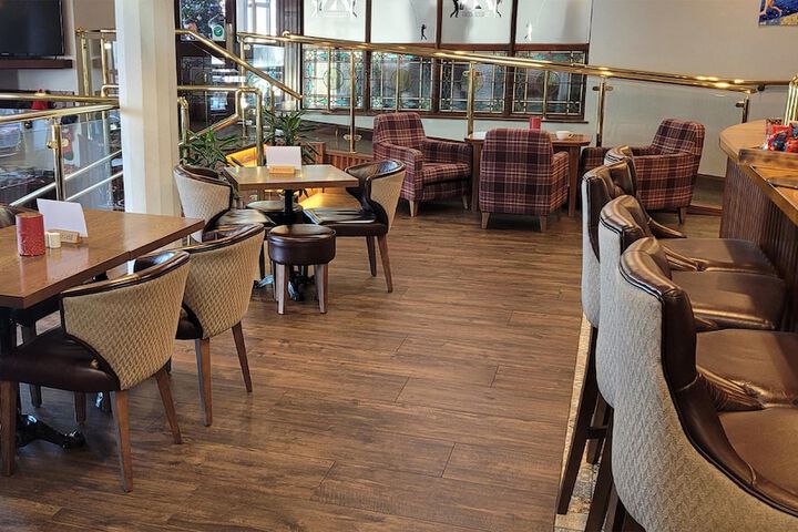 Lounge 100 of 165