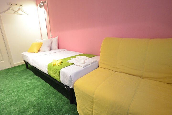 Room 3 of 27