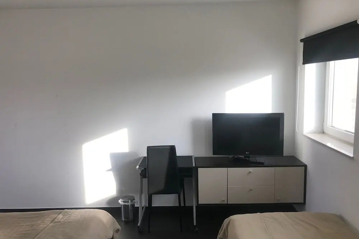 Room 2 of 11