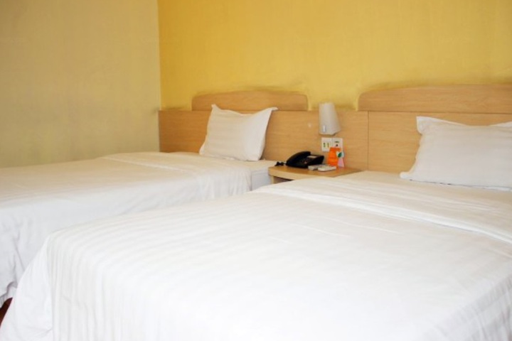Room 5 of 8