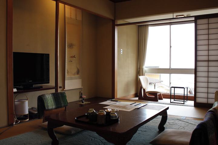 Room 27 of 84