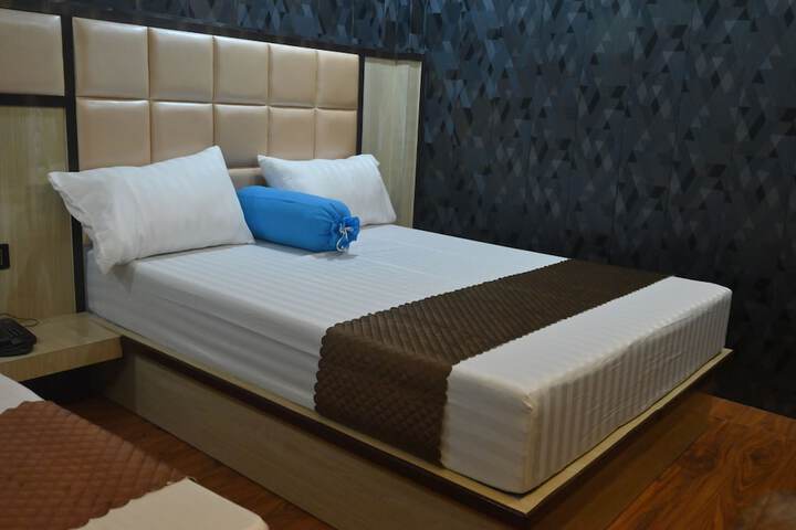 Room 8 of 17