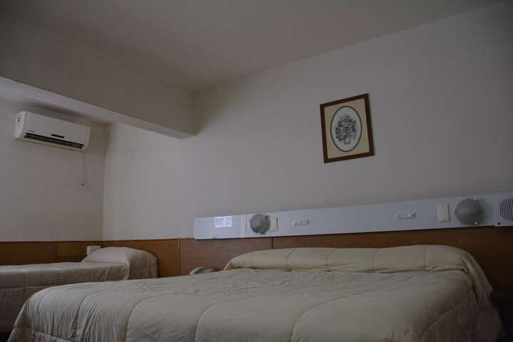 Room 16 of 40