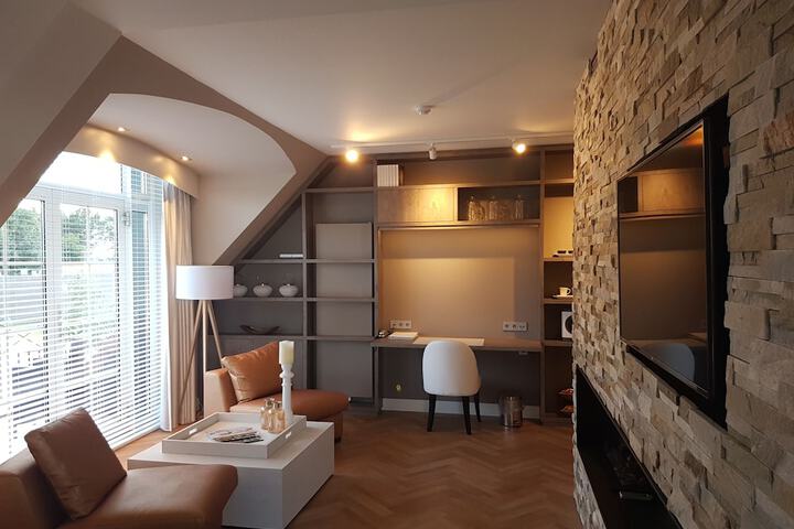 Room 3 of 74