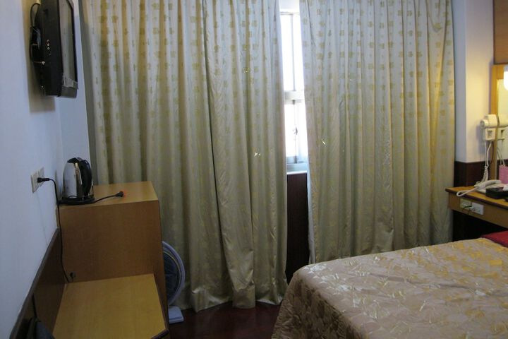 Room 4 of 36