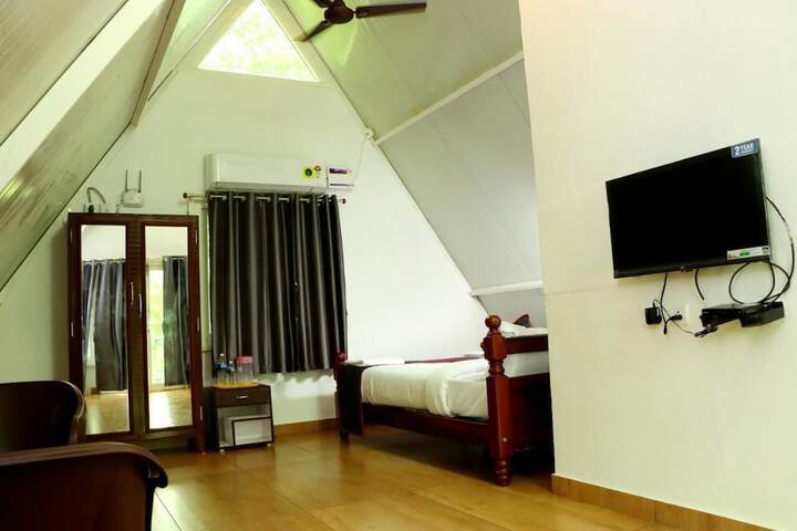 Room 8 of 17