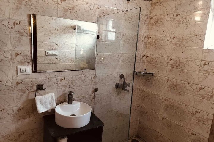 Room 13 of 17