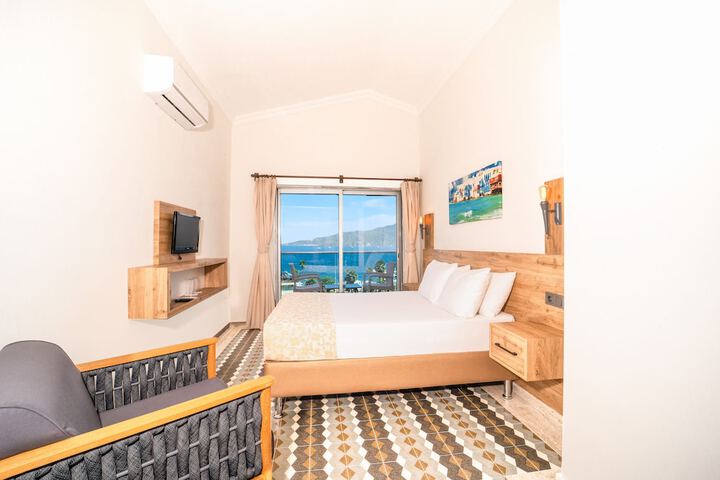 Room 6 of 28