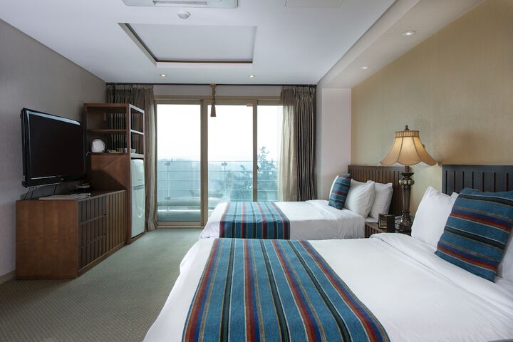 Room 10 of 33