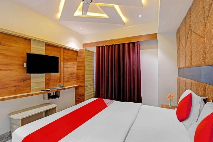 Room 9 of 17
