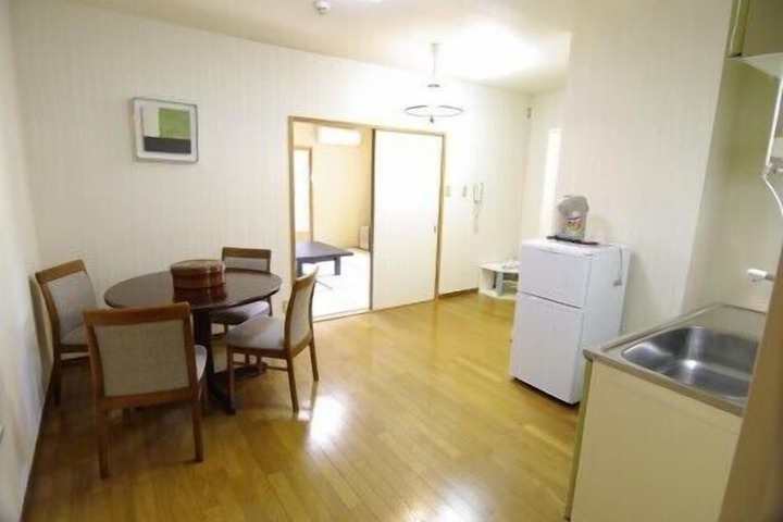 Room 16 of 38