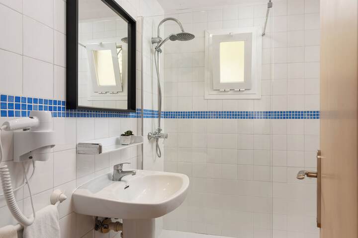 Room 20 of 34