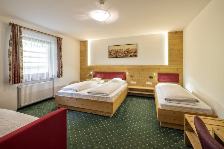 Room 14 of 108