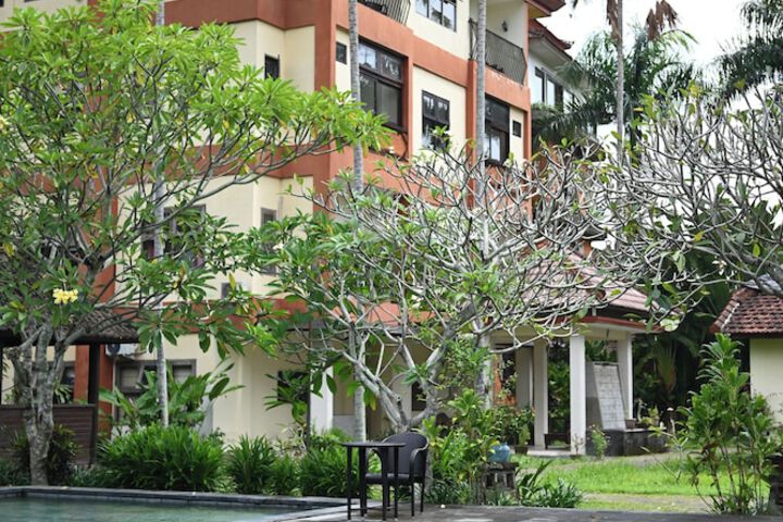 Pools & Facilities