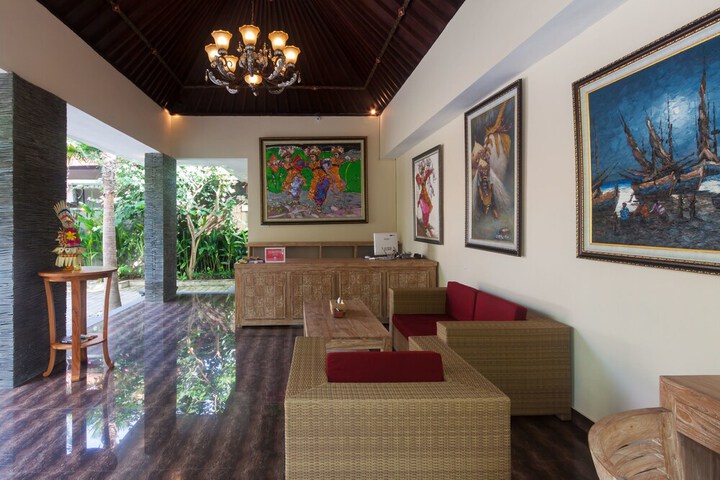 Zen Rooms Tampak Siring