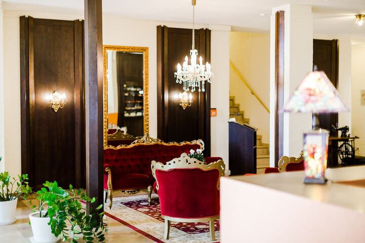 Guest Lobby