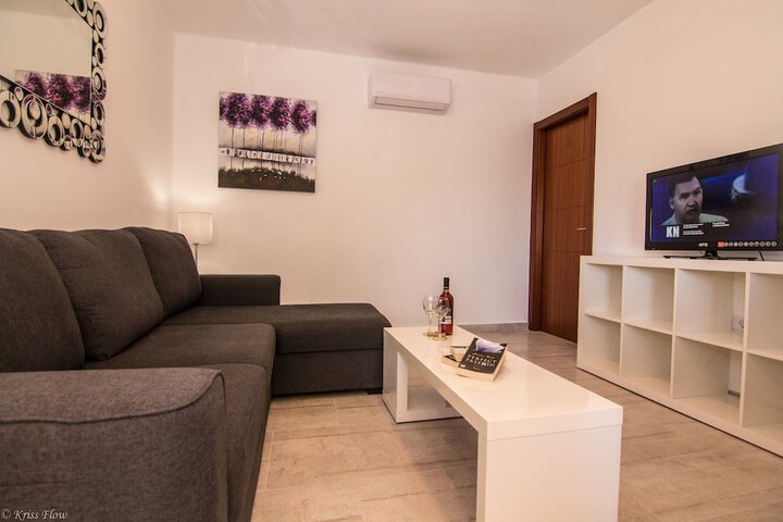 Room 8 of 48