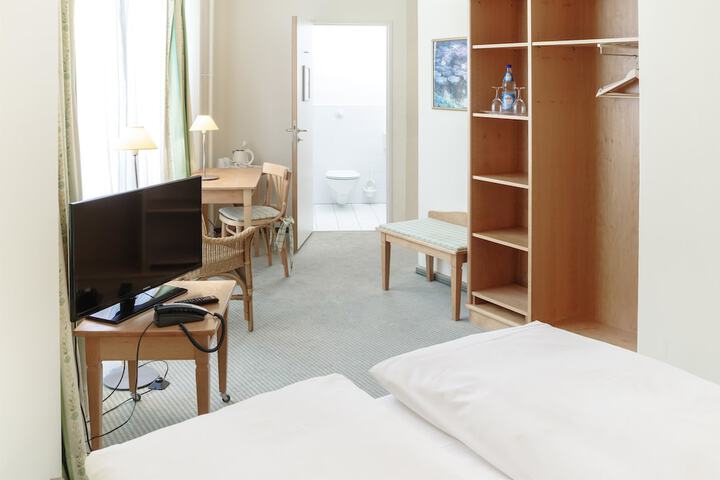 Room 10 of 43