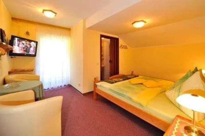 Room 4 of 15