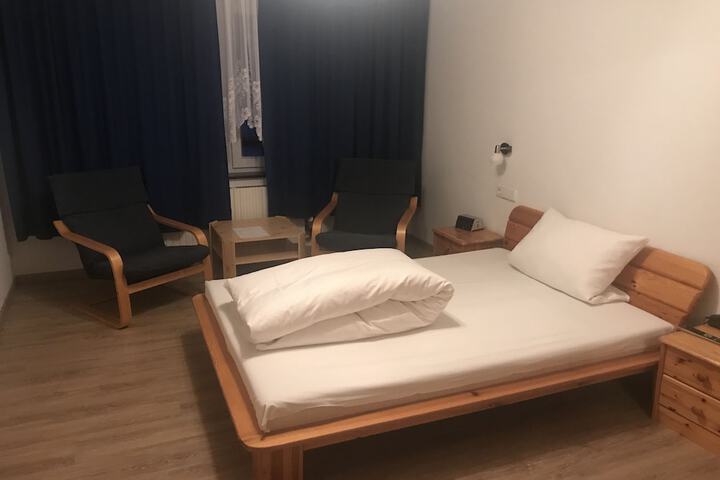 Room 4 of 81