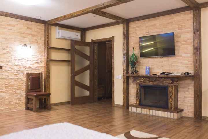 Room 2 of 9
