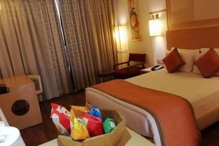 Room 6 of 34