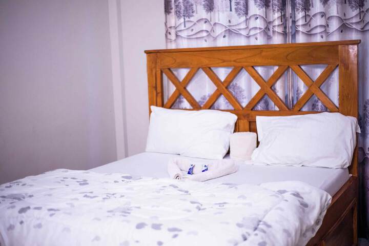 Room 4 of 12