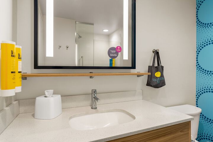 Bathroom sink