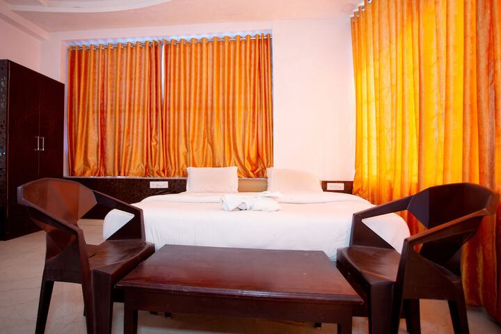 Room 6 of 30