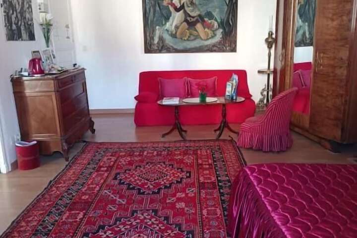 Room 4 of 12