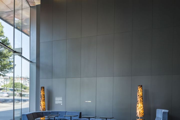 Entrance & Lobby