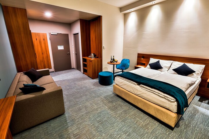 Room 14 of 107