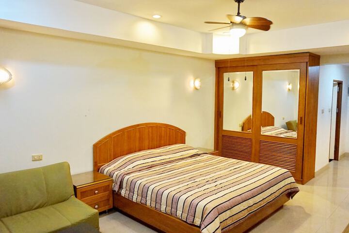Room 15 of 77