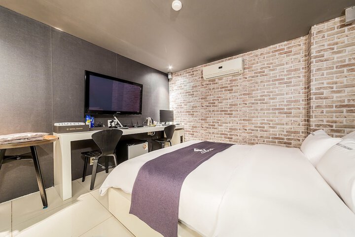 Room 4 of 20